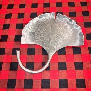 PartyLite Silver Ginkgo Leaf Pillar Candle Holder/ Decorative Trinket Dish.